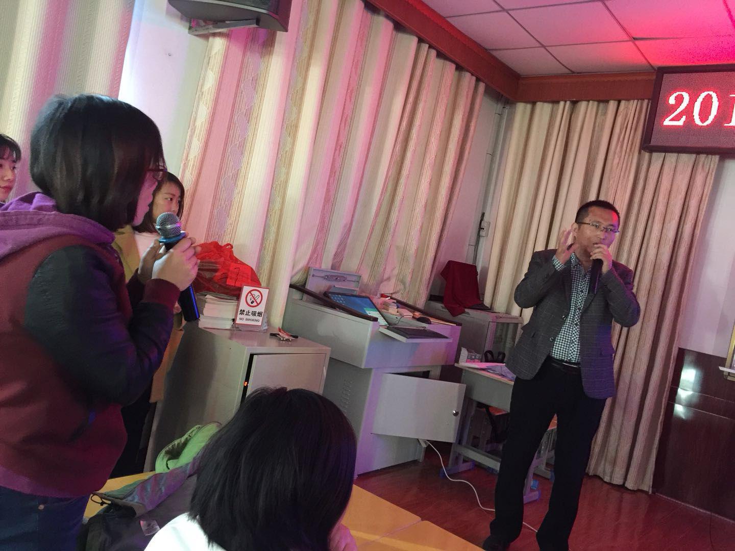 董小姐偷情事件引发的争议可从多个层面分析